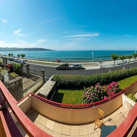 Premiere Ligne De Plage, Face A La Daire *