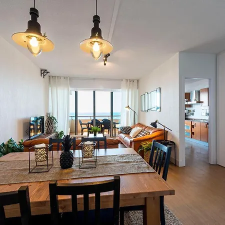 Premiere Ligne De Plage, Face A La *