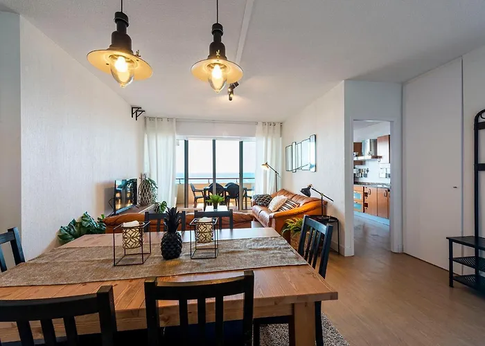 Premiere Ligne De Plage, Face A La *