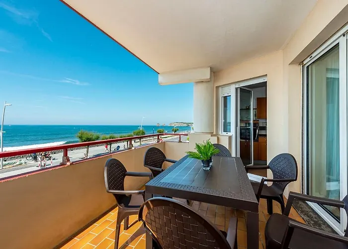 Premiere Ligne De Plage, Face A La * Hendaye