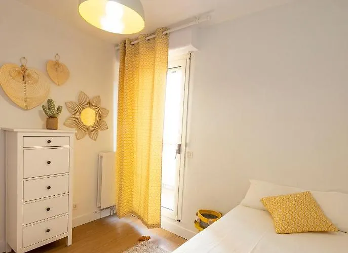 Premiere Ligne De Plage, Face A La * Hendaye